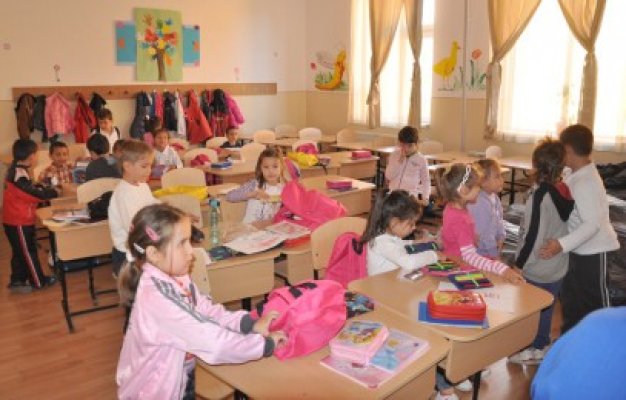 Atenţie, părinţi! Au început înscrierile în clasa pregătitoare!